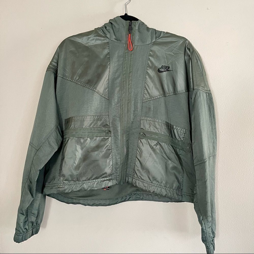 Nike Women's Sportswear Windrunner Cargo Jacket Size Medium